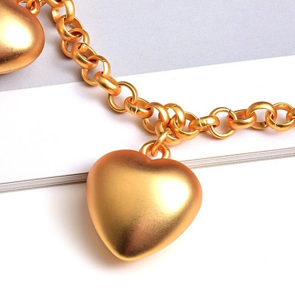 Zara Dangle Charms Matte Gold Queen of Hearts Bracelet - Picture 2 of 7